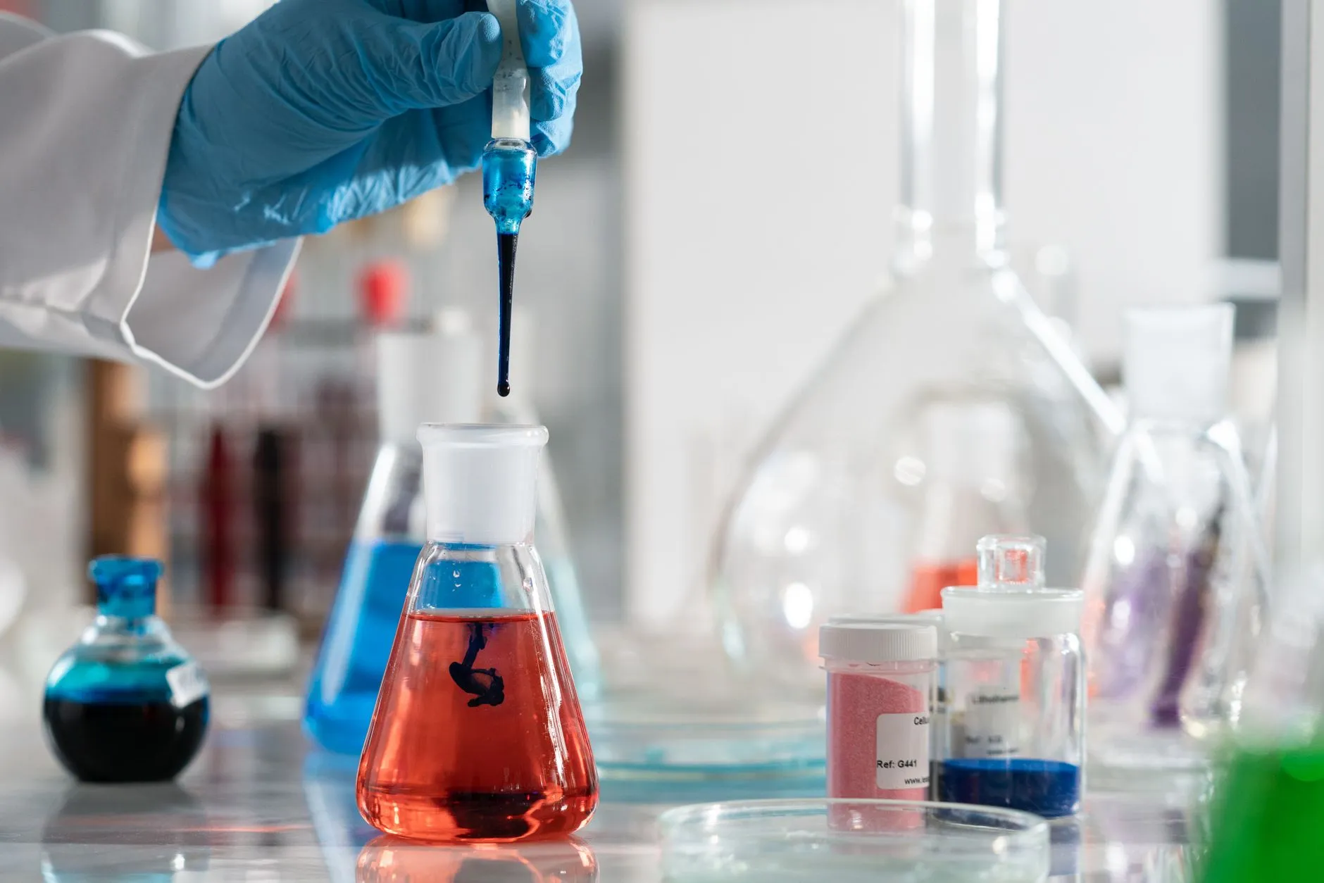 美丽云集携手广州羽林生物：生物护肤原料的质量管控与合规要点